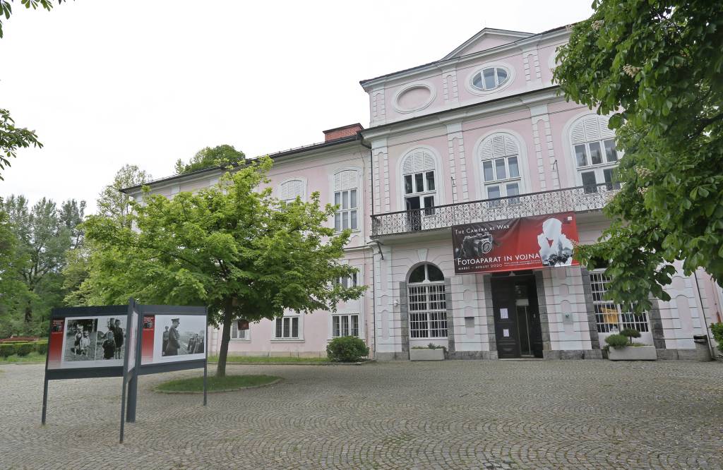 Muzej sodobne zgodovine Slovenije v Cekinovem gradu v Tivoliju. 