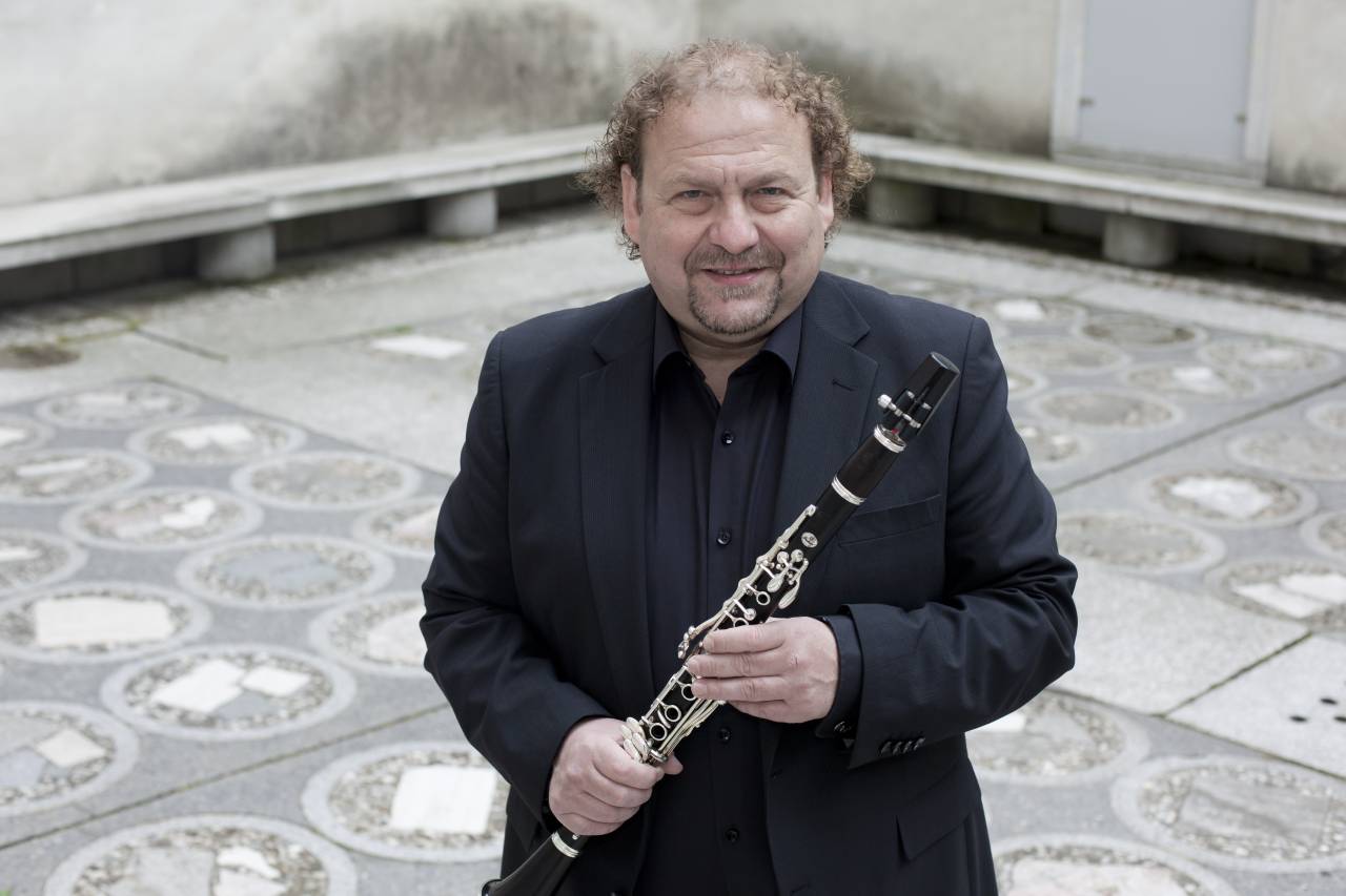 Darko Brlek, klarinetist in glasbeni menedžer, je od leta 1992 umetniški vodja, od leta 1955 pa tudi direktor Festivala Ljubljana.  