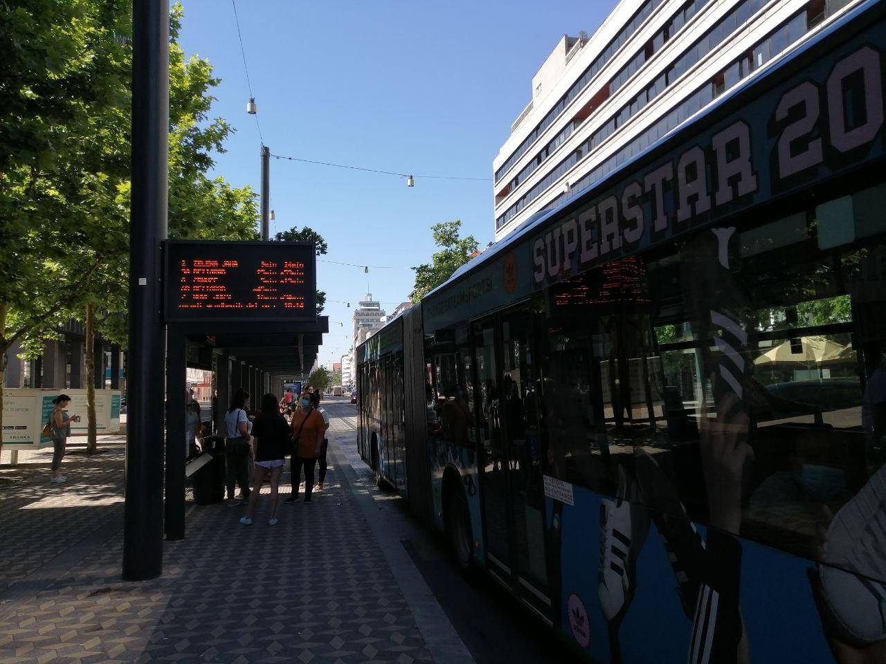 Stanje v javnem mestnem prometu se počasi prihaja nazaj na stare tirnice. 