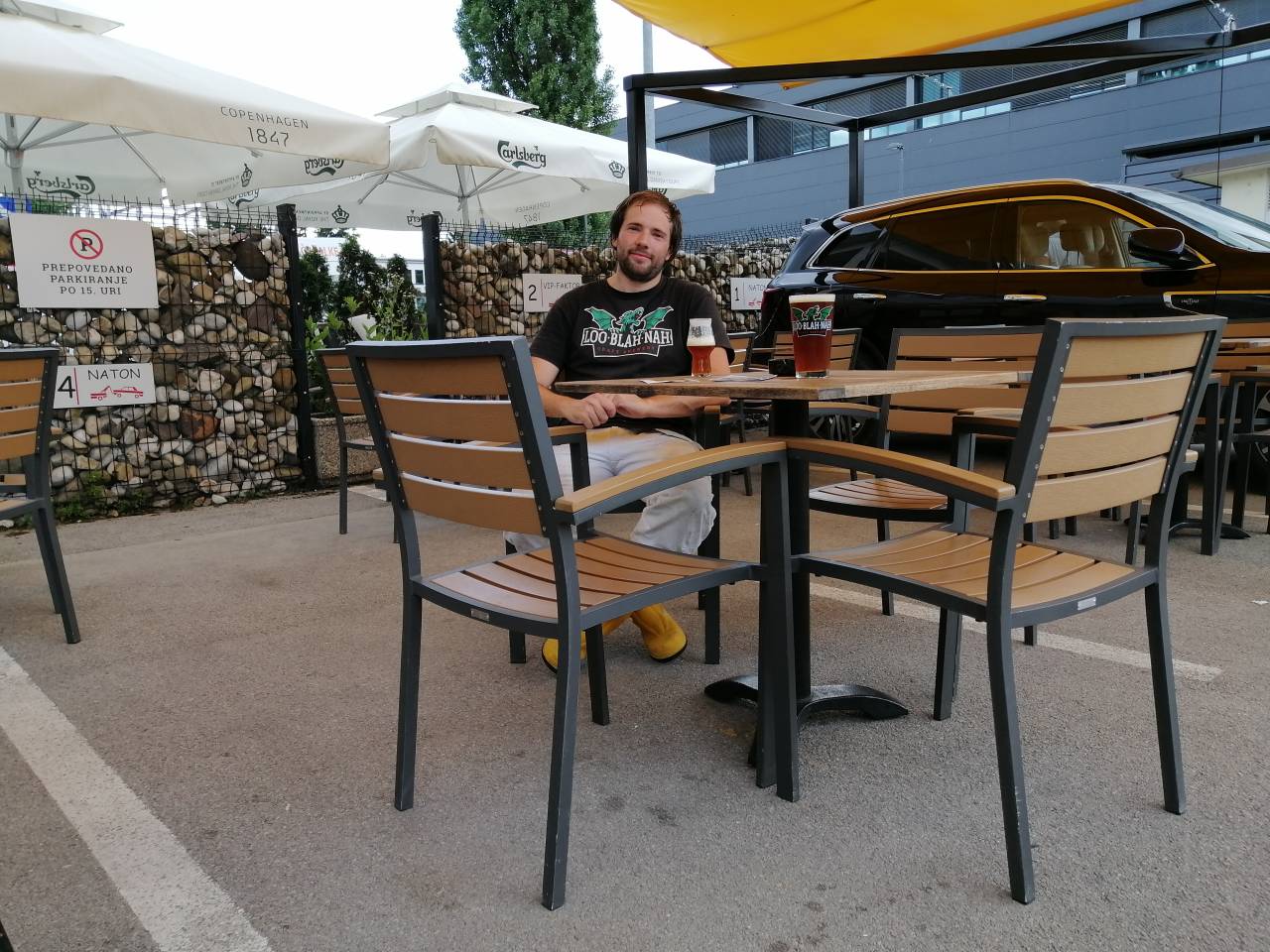 Domen Srebot, največkrat nagrajeni domači pivovar (homebrewer) v Sloveniji, v Loo-Blah-Nah skrbi za vse recepture in proizvodnjo piva. 