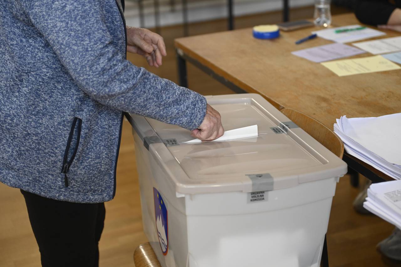 Za kršitev volilnega molka lahko sledi visoka globa, preverite, koliko