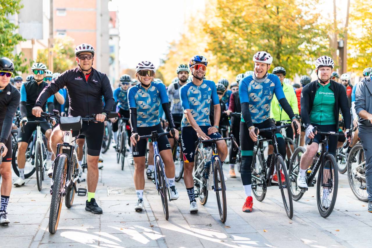 FOTO in VIDEO: Primož Roglič v Mariboru, s številnimi kolesarji se je podal na dobrodelno vožnjo