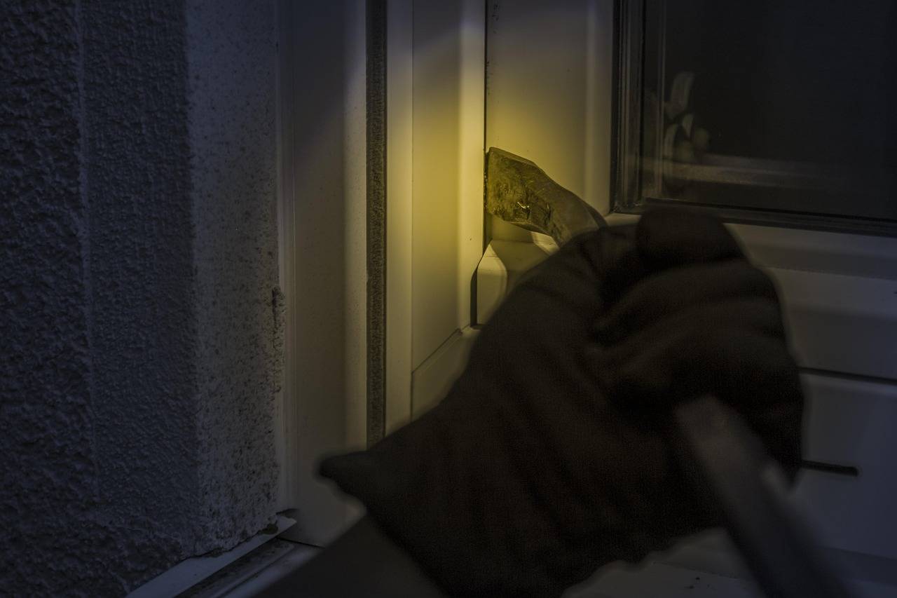 Vlom v Žetalah: Ukradli za okoli 10.000 evrov zlatnine in gotovine