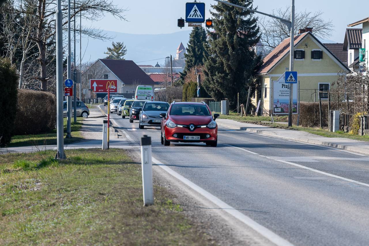 Kako se živi v četrtni skupnosti Jezero? Viktorija Bezjak opozarja na težavo, ki ostaja nerešena že več kot 20 let