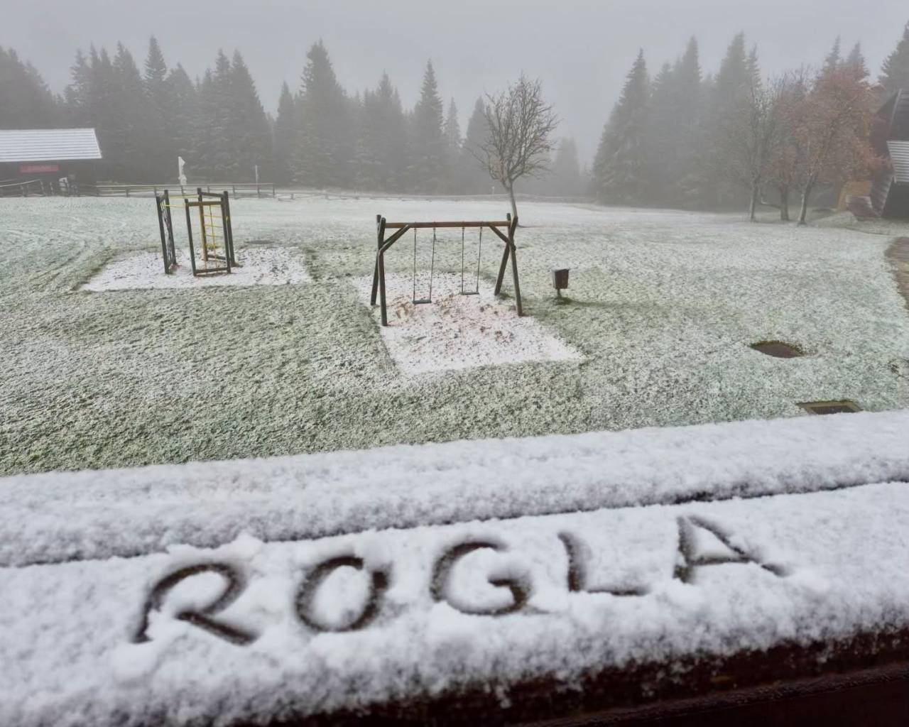 FOTO: Belo presenečenje na Štajerskem: zapadel je prvi sneg