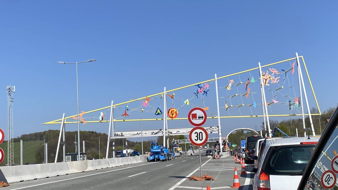 Pri sosedih se dražijo vinjete: Toliko bodo morali vozniki odšteti po novem