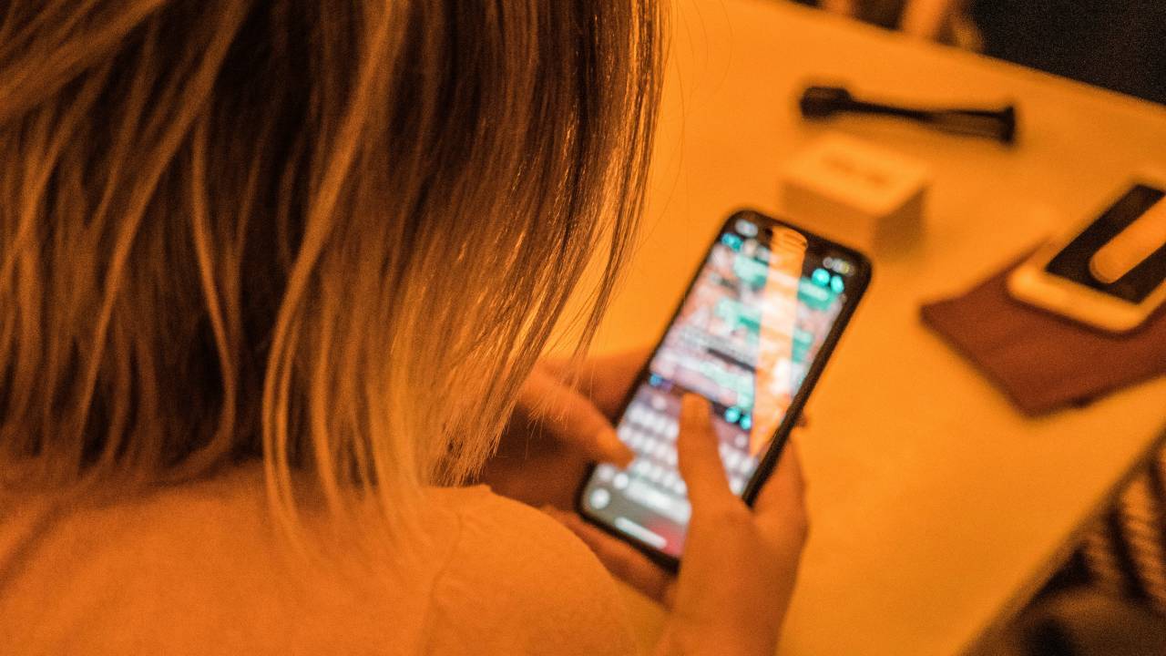 Goljufi našli novo pot do vašega WhatsAppa: Vse se začne z nedolžnim glasovanjem