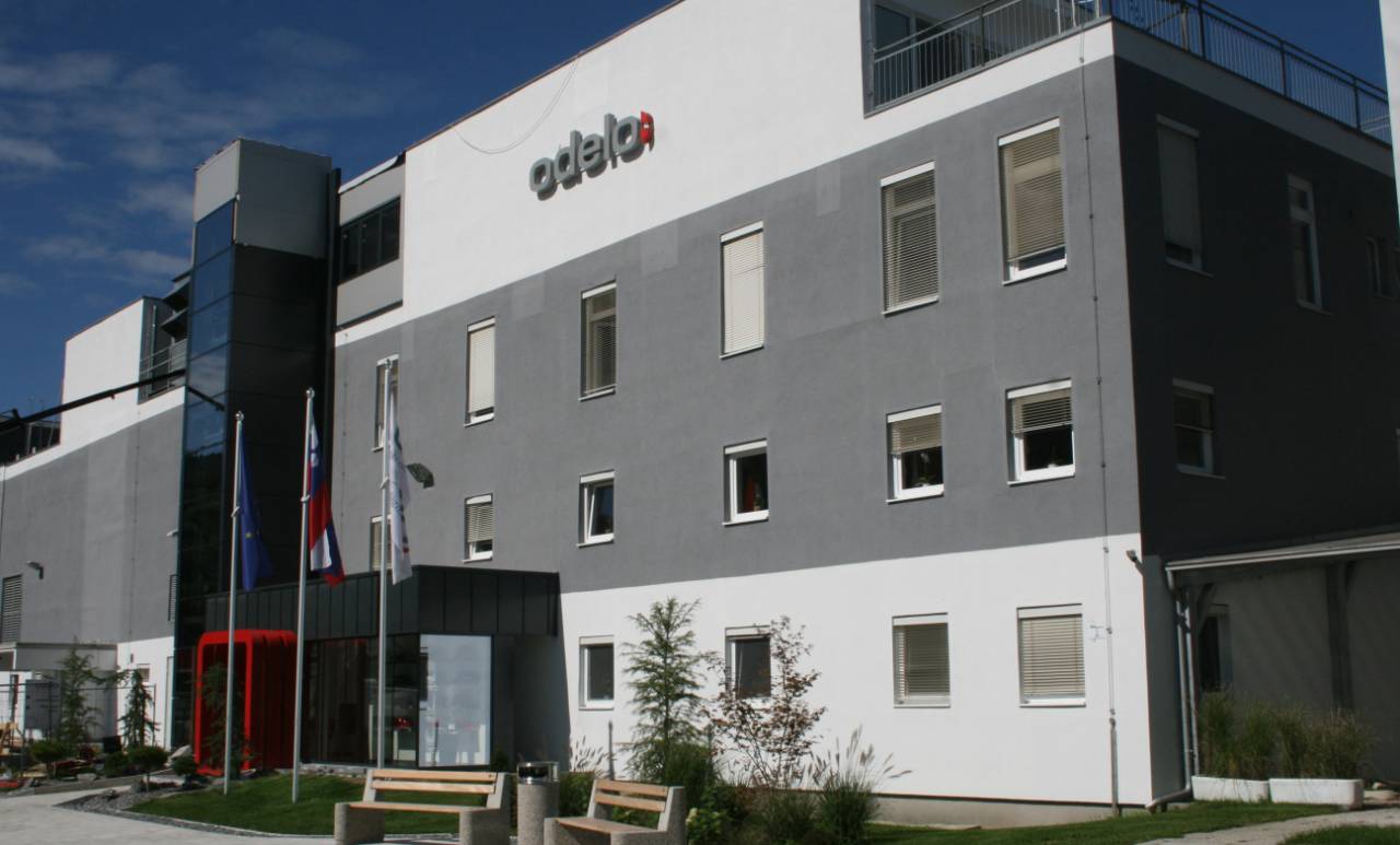 Zaradi krize v avtomobilski industriji zapirajo obrat, 57 zaposlenim grozi odpoved