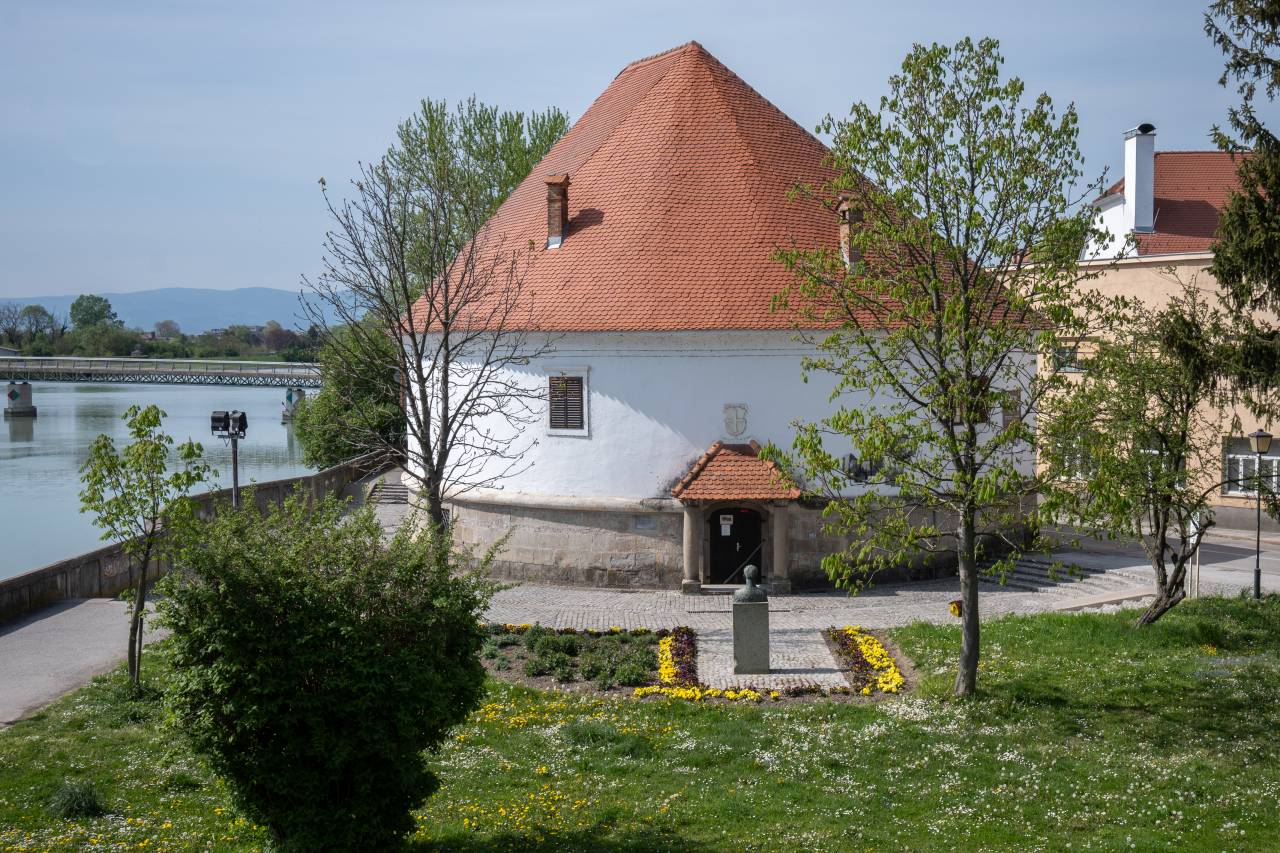 V Miheličevi galeriji na Ptuju nova razstava Borisa Fariča: Fotografija v povsem drugačni podobi