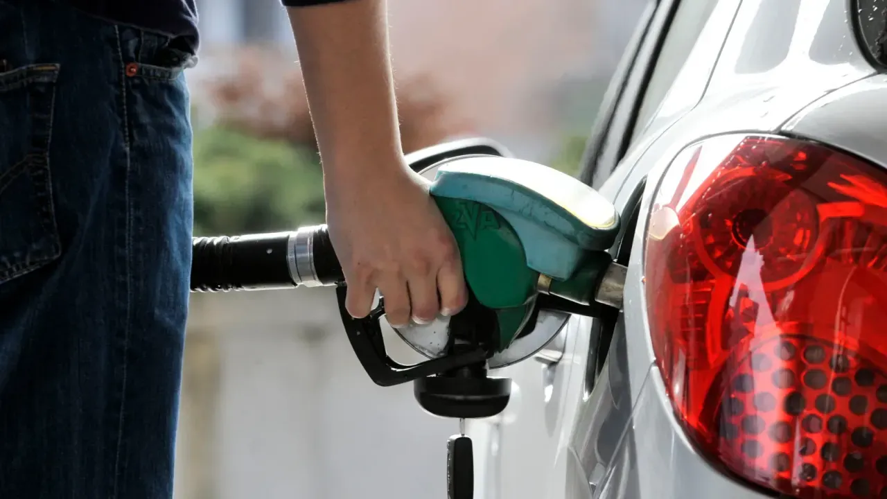 Od danes veljajo nove cene goriv: Toliko boste po novem odšteli za liter