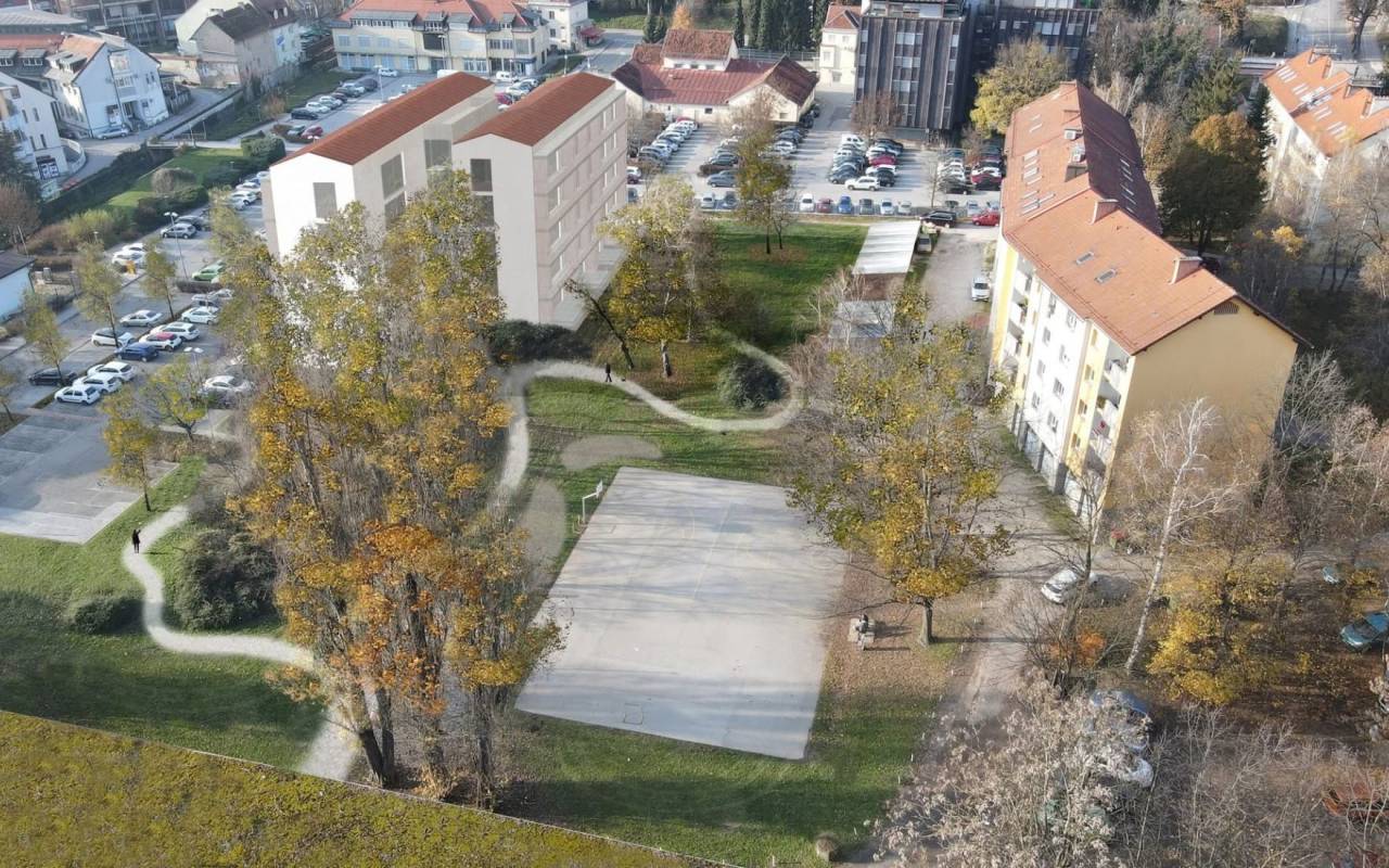 Kdaj bodo na Ptuju začeli graditi 43 neprofitnih stanovanj? Občina pojasnjuje, kje se je projekt ustavil