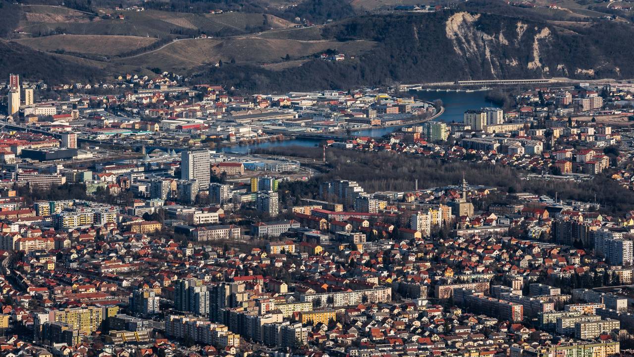 Mariborska občina prodaja zemljišča: Cene od 26 tisoč do skoraj dveh milijonov evrov