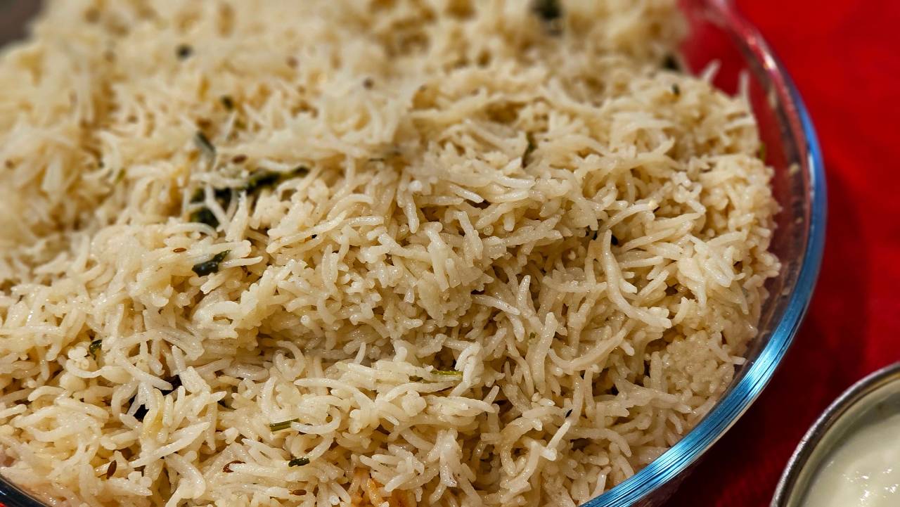 S polic umikajo priljubljeno živilo, kupcem svetujejo, naj ga ne zaužijejo