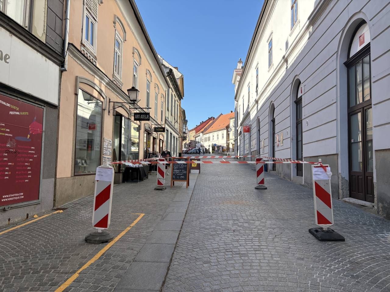 Na Murkovi ulici na Ptuju nevarnost odpadanja opeke: Kdaj bodo odstranili zaščitne trakove?