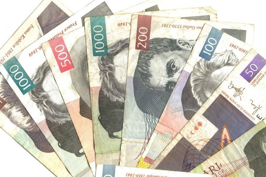 Se še spomnite tolarjev? Ne boste verjeli, kaj vse smo nekoč dobili za 200 tolarjev