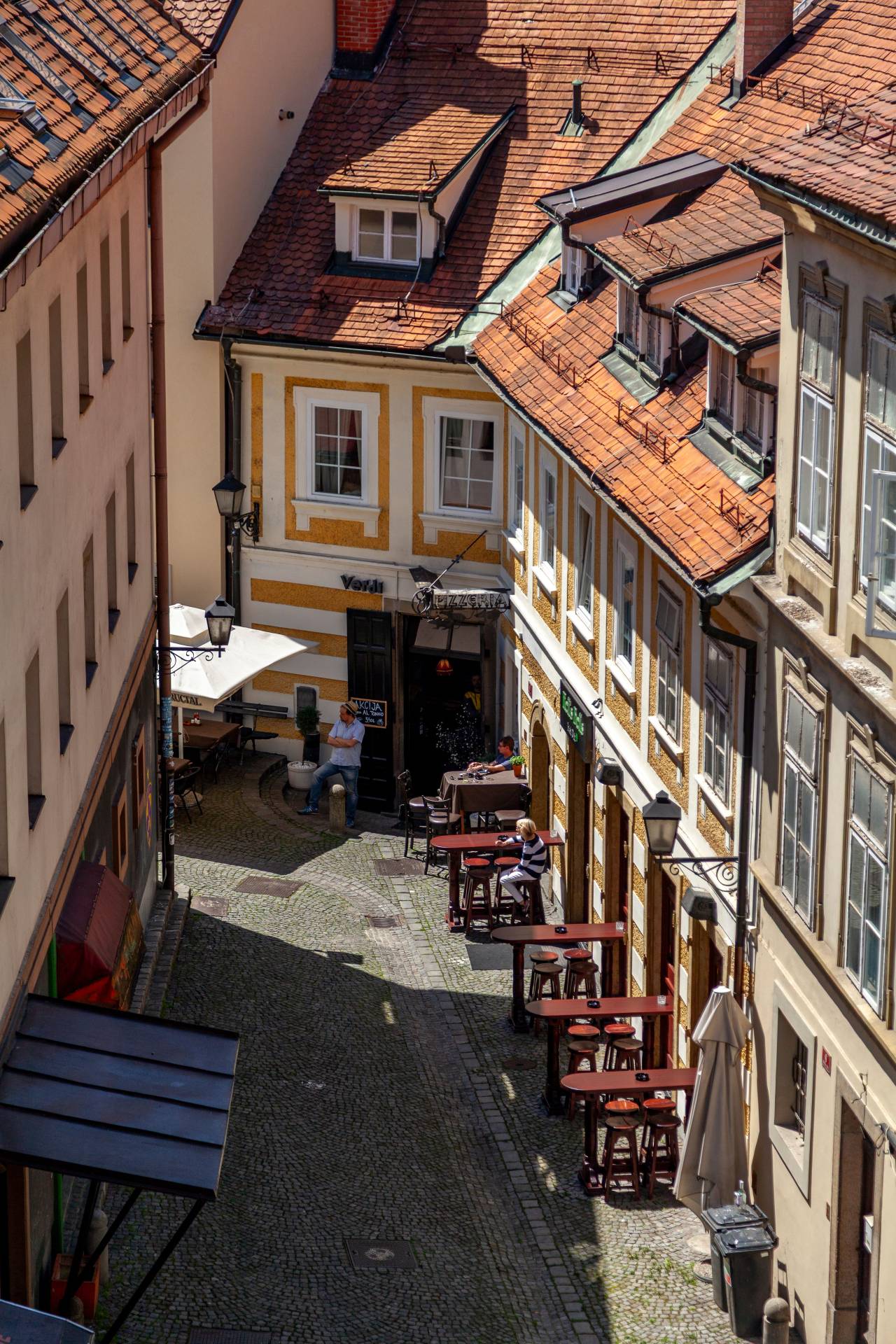 Ameriška turista sta zaradi priljubljene serije spremenila načrte, v Mariboru ju je čakalo presenečenje