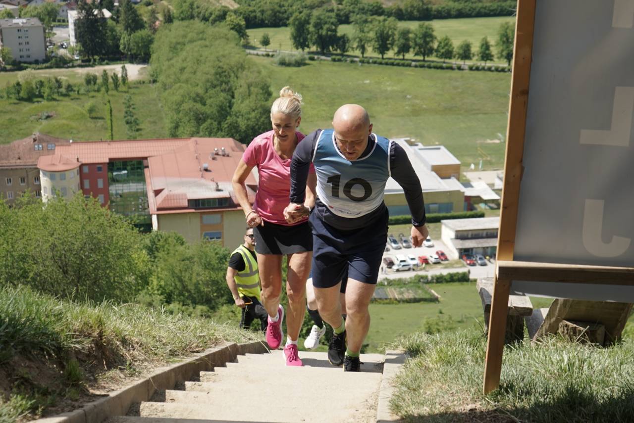 FOTO: Tolminci ponovno pokorili 455 »šteng« na Kalvarijo, rekordna Štengijada privabila 91 ekip
