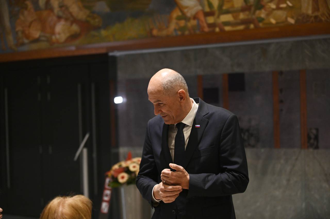 Kandidatura Janeza Janše za predsednika vlade tudi uradno vložena