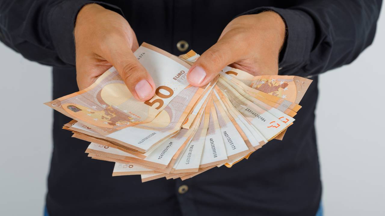 Komu bodo zvezde danes najbolj naklonjene pri poslu in denarju?
