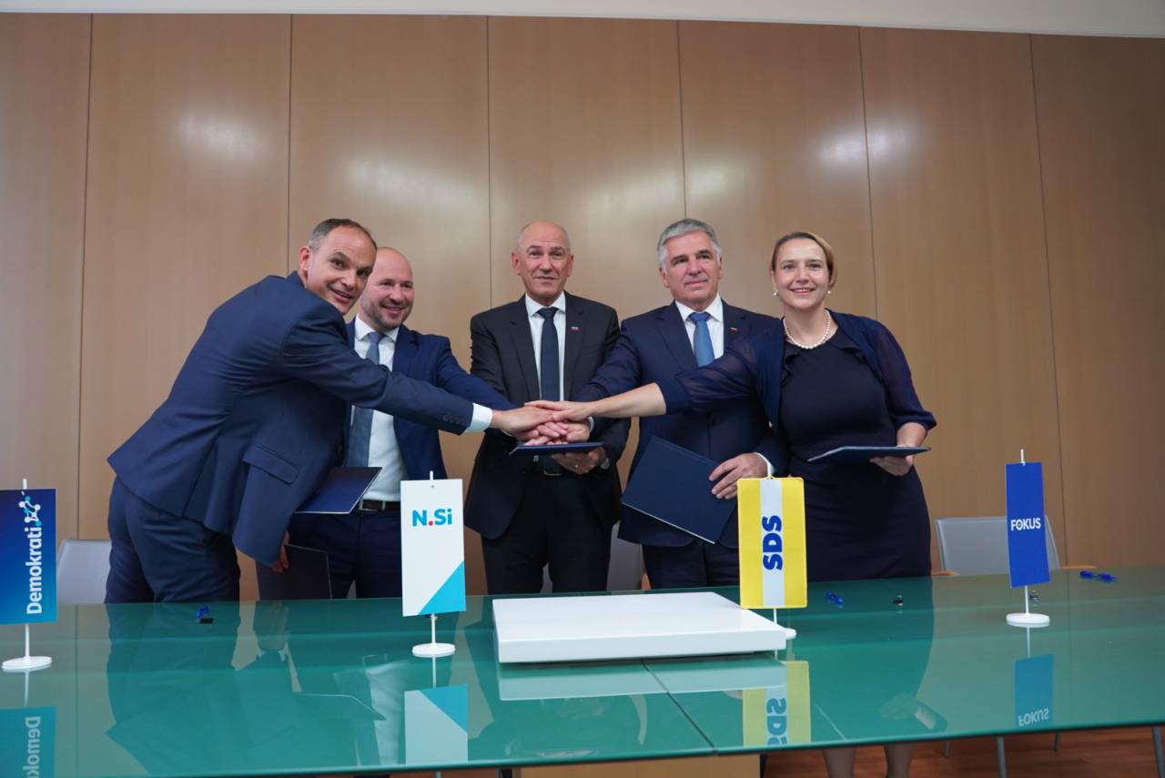 Koalicijska pogodba podpisana, Janša le še korak od četrtega mandata
