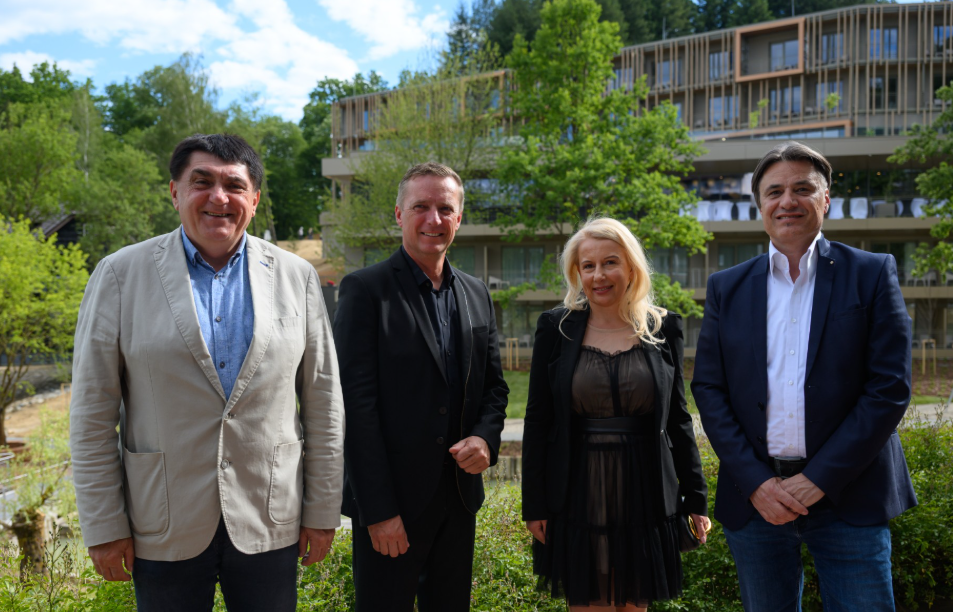 FOTO: Nova turistična atrakcija v Sloveniji - hotel, kjer družine znova najdejo čas zase