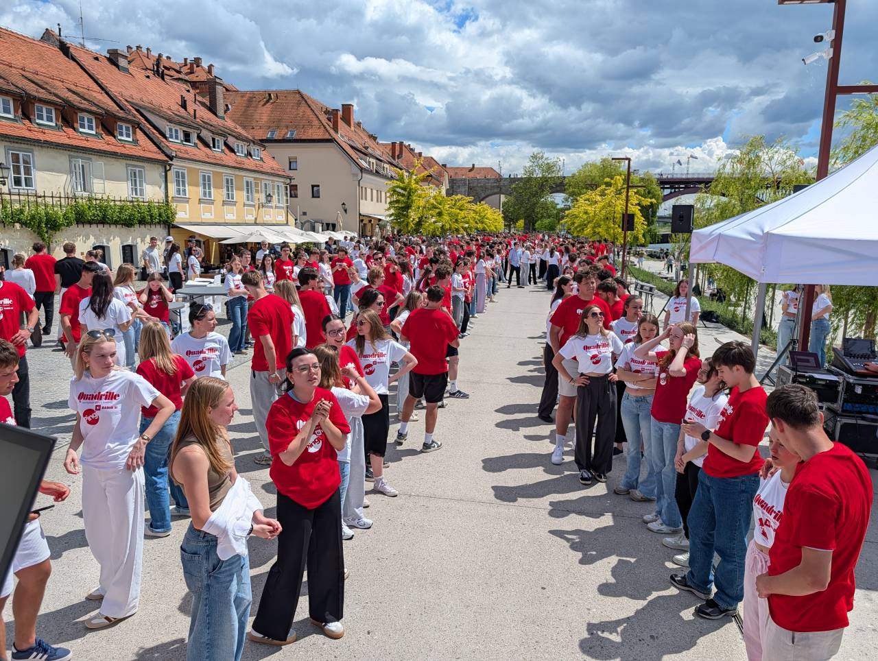 FOTO in VIDEO: Mariborski maturanti na Lentu zaplesali četvorko in se poslovili od srednješolskih klopi