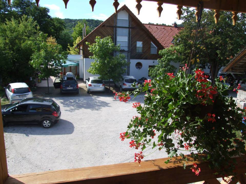 Naprodaj eno najbolj znanih dolenjskih gostišč. Nahaja se tik ob avtocesti