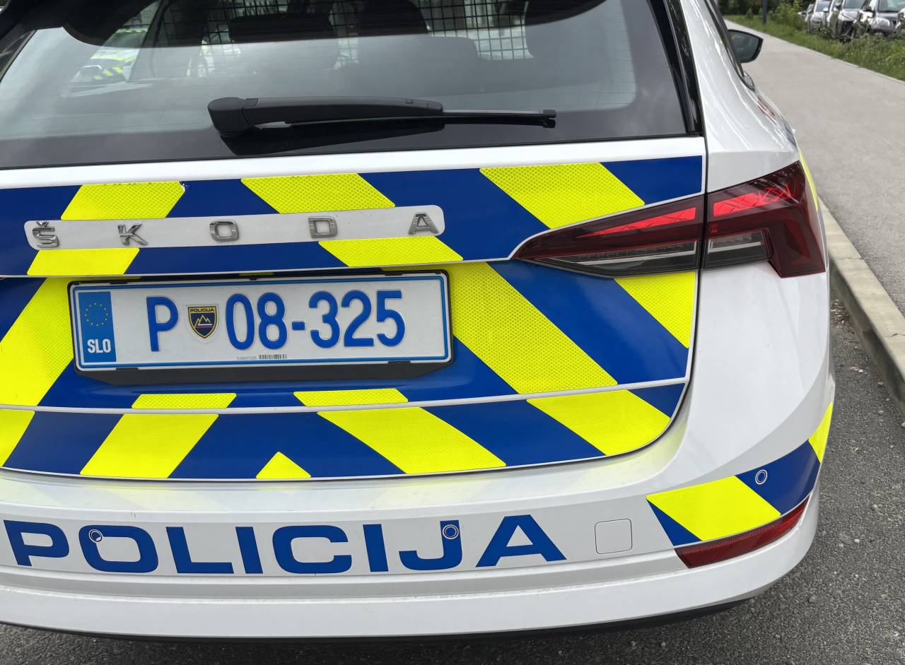 Nesreča s pobegom, otrok na kolesu utrpel poškodbe