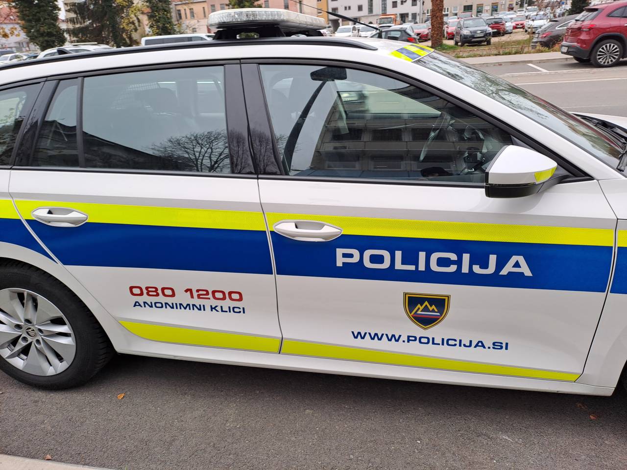 Vozil brez dovoljenja, policisti so mu zasegli vozilo