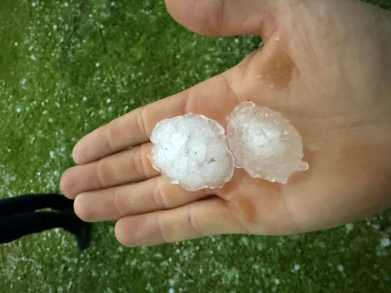 FOTO in VIDEO: Po državi že pada toča, radarji kažejo - neurje še zdaleč ni končano