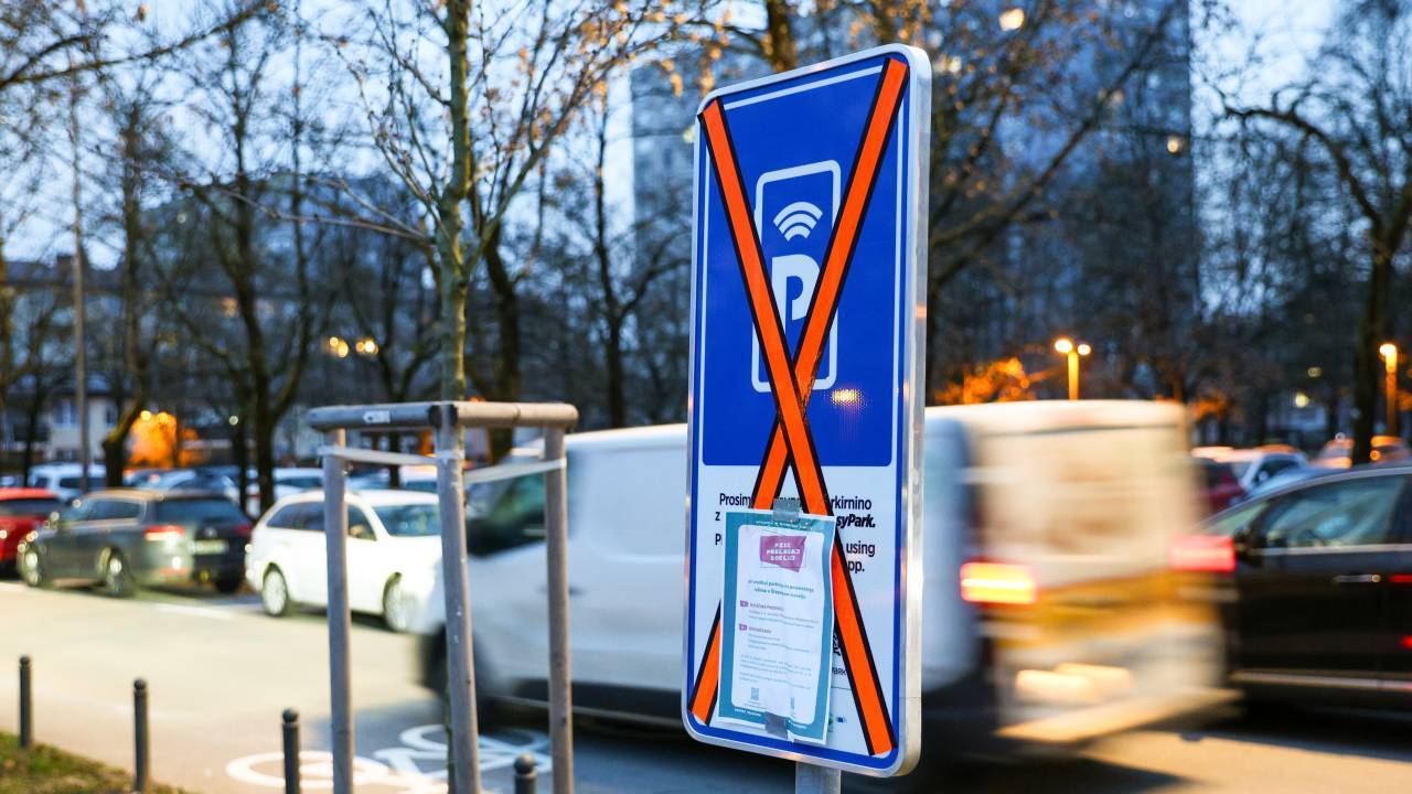 O čem bodo odločali volivci? Stekle priprave na referendum o parkiranju, znano je referendumsko vprašanje