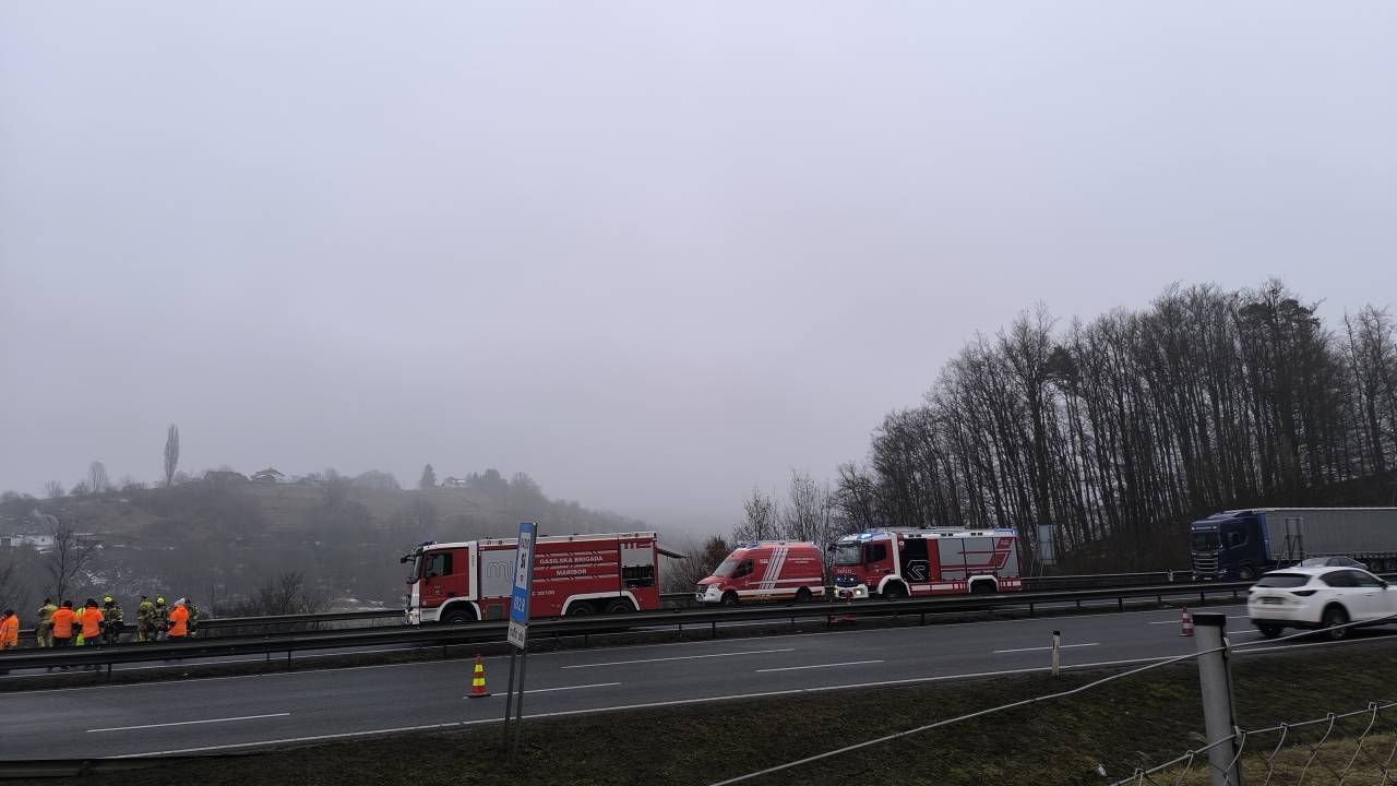 Podrobnosti tragične prometne nesreče na avtocesti: Umrl 49-letni češki voznik tovornjaka