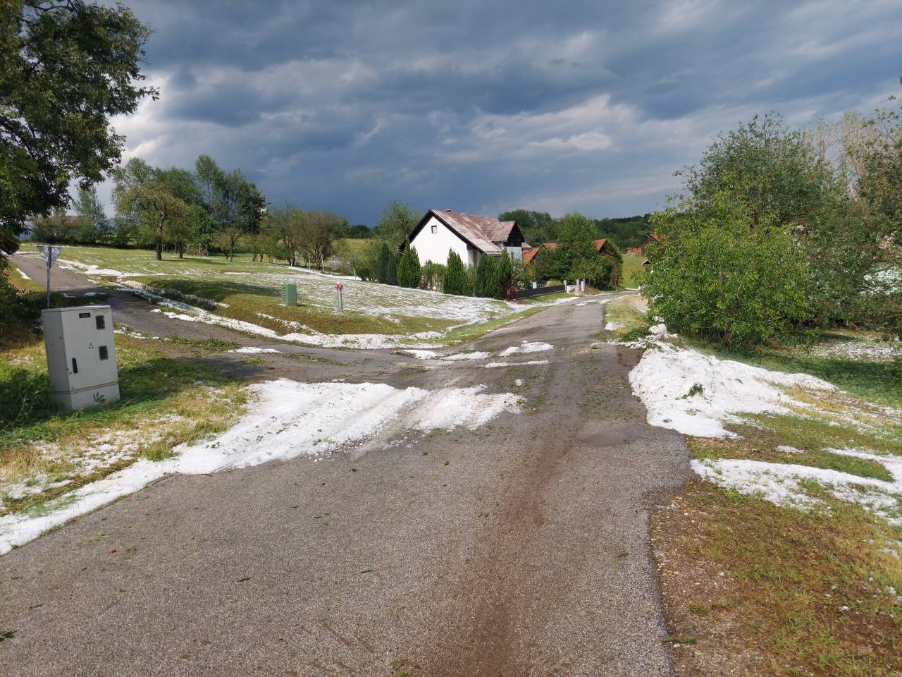 Po katastrofalni ujmi nov ukrep države: Od petka posebna pomoč za oškodovance
