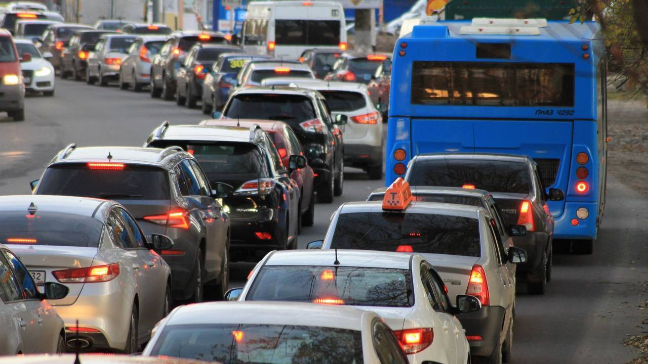 Ponekod na cestah zastoji, prometna nesreča ljubljanski severni obvoznici