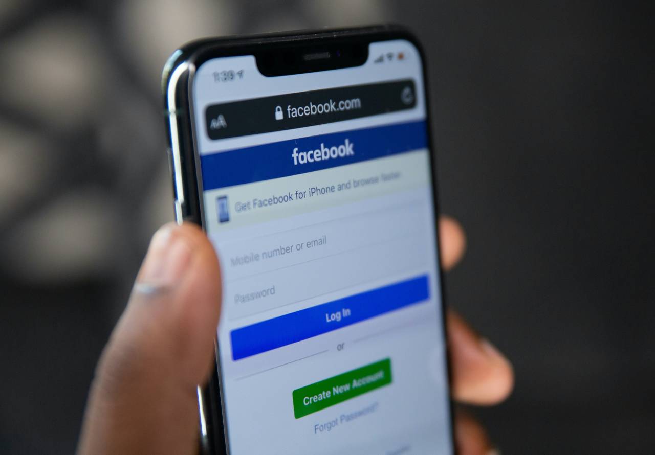Se tudi vam prikazuje to sporočilo? Facebook ima težave tudi v Sloveniji