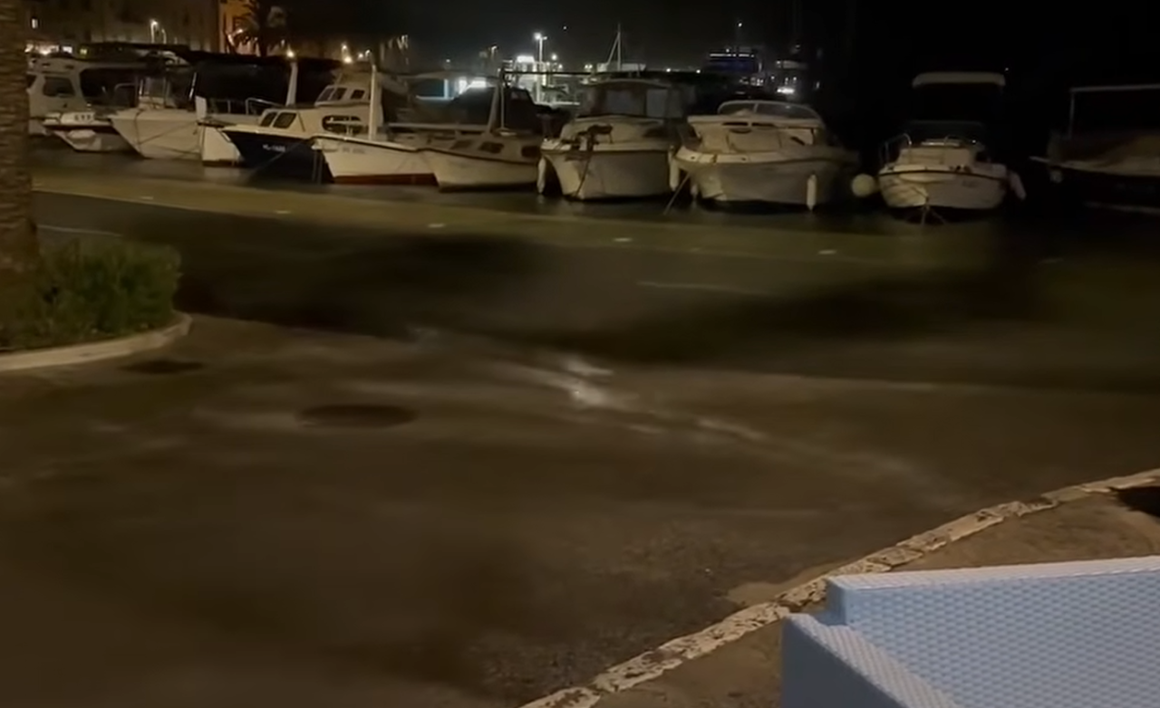 VIDEO: Meteocunami razdejal dele Dalmacije, ponekod klestila toča, morje pa zalivalo promenade