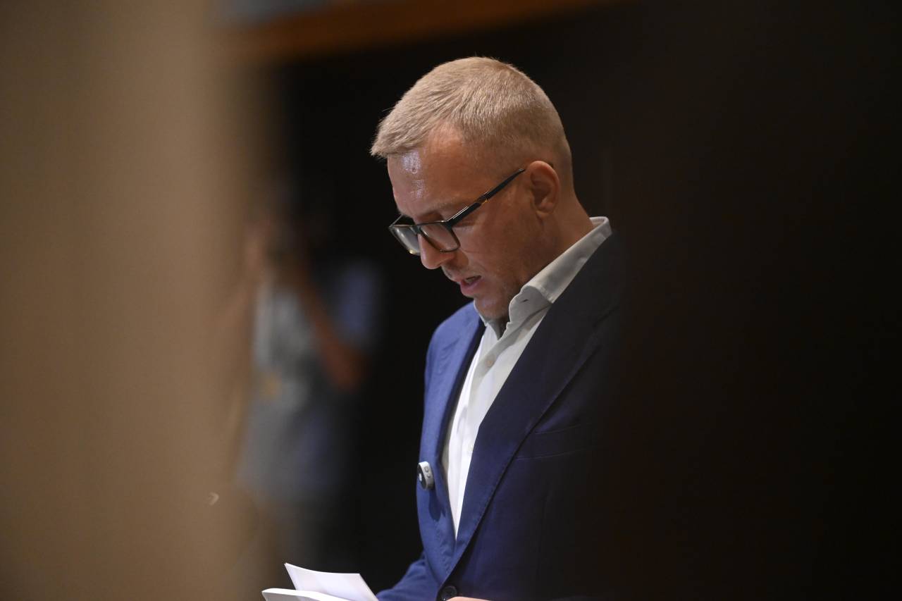 Saj ni res, pa je: Mijič podjetje podaril Snežiču