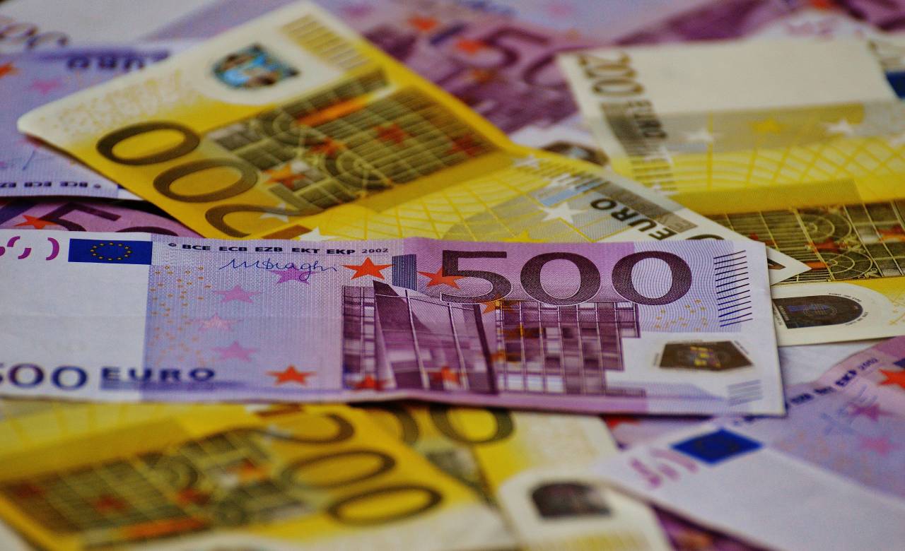 Prihajajo vračila dohodnine: Kdaj bo denar na vašem računu?