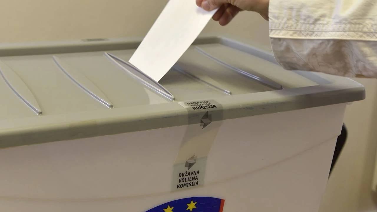 Sporna novela gre pred volivce, referendum bo oktobra