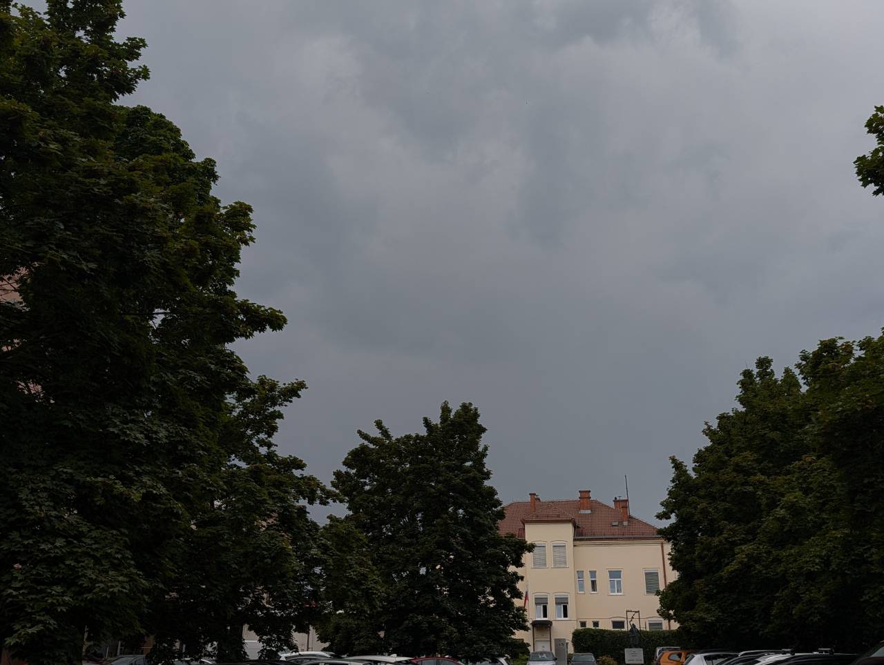 Vremenoslovci izdali vijolično opozorilo: V Podravju velika verjetnost toče