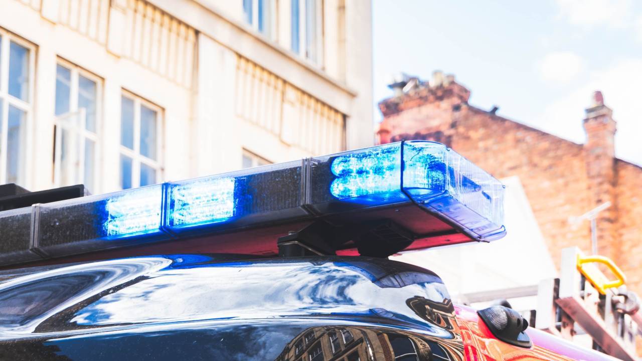 V Istri trčili dva avtomobila in dva motorja, ena oseba umrla
