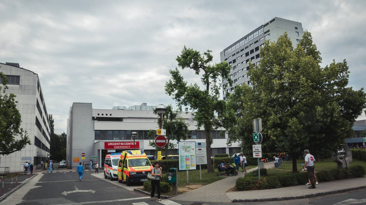 V osmih urah 15, v štirih pa 30 preiskav? Anonimno pismo iz UKC Maribor opozarja na domnevne nepravilnosti