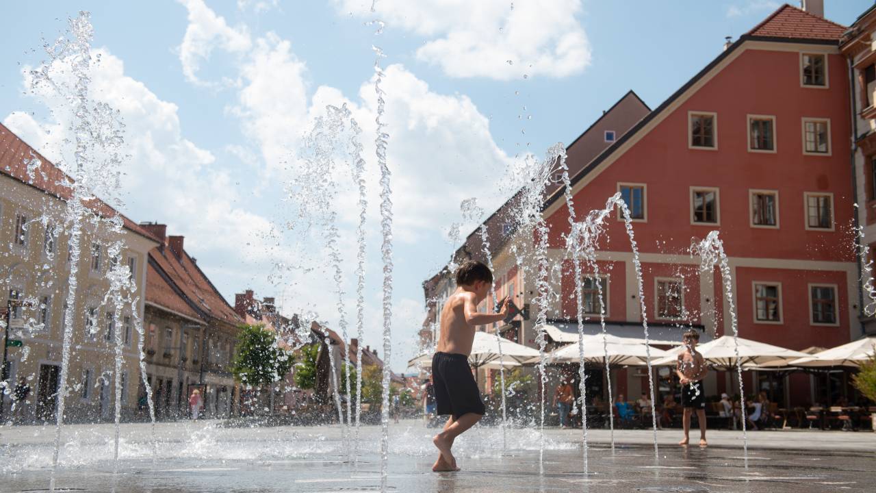 Pripravite se! Meteorologi napovedujejo najhujši vročinski val tega poletja, živo srebro lahko doseže tudi 40 stopinj