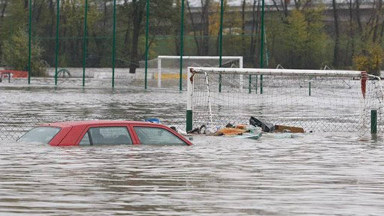 Po katastrofalnih poplavah skušali ogoljufati državo, grozi jim do osem let zapora