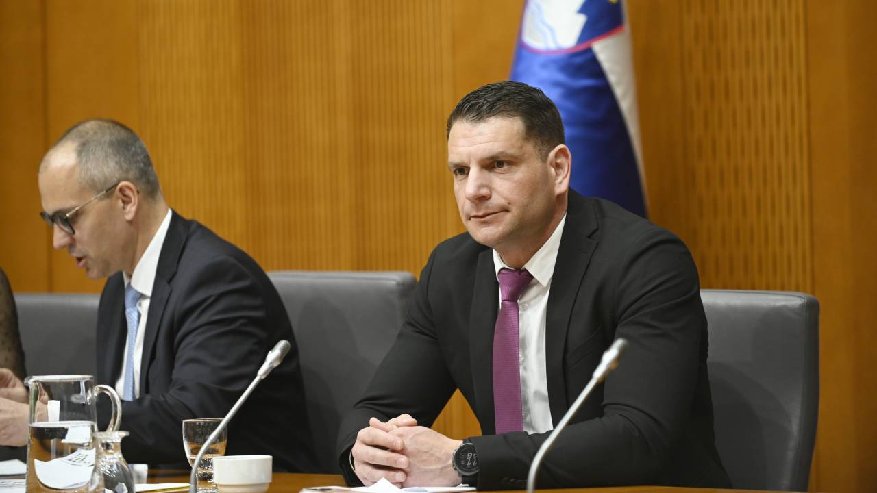 Opozicija zahteva njegovo razrešitev, Stevanović vrača: »Zakaj dvojna merila?«