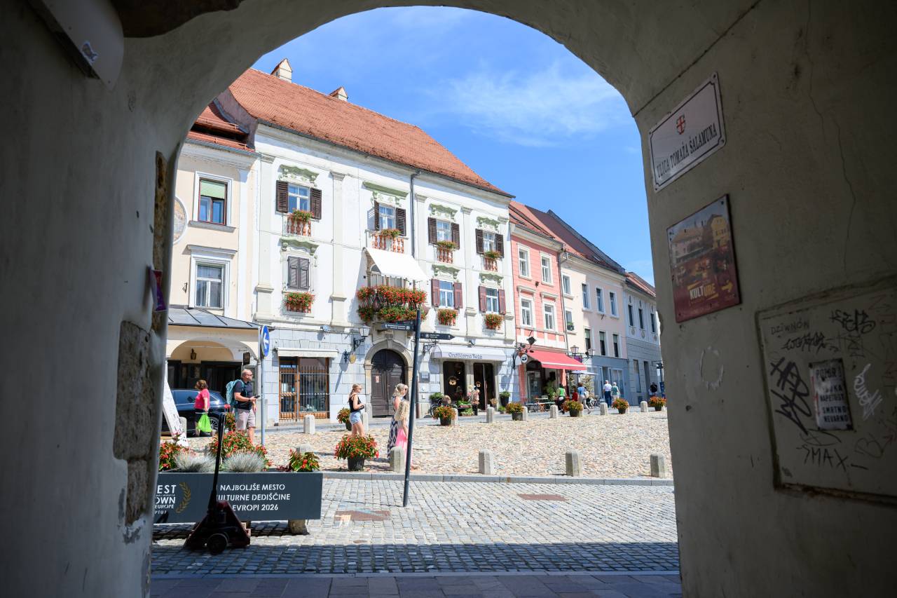 Meteorologi zaostrili napoved: Slovenijo čaka vročina do 39 stopinj, izdali so najvišje rdeče opozorilo