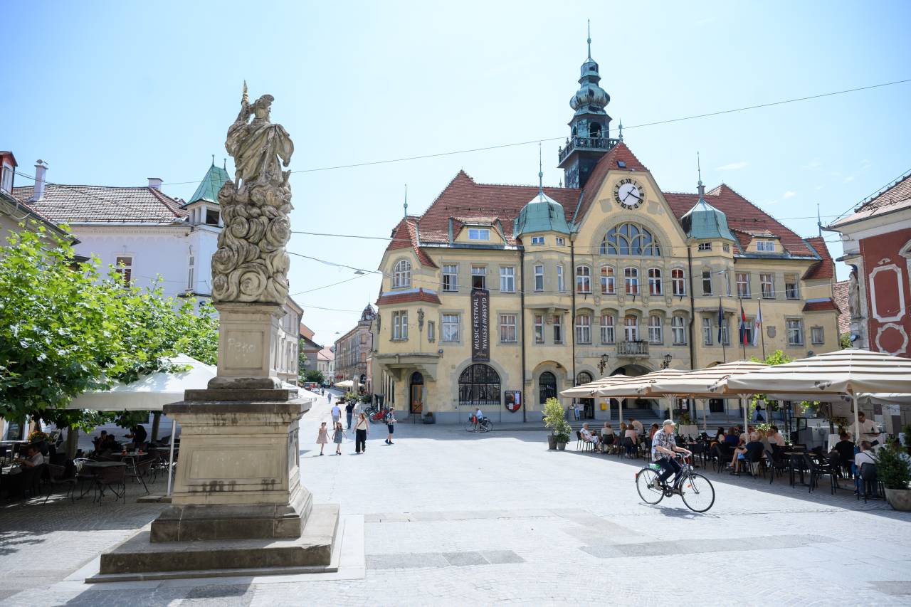 Slovenska vlada zaradi vročinskega vala izdala opozorilo