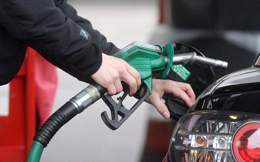 Bencin in dizel se cenita, toliko boste po novem odšteli za liter
