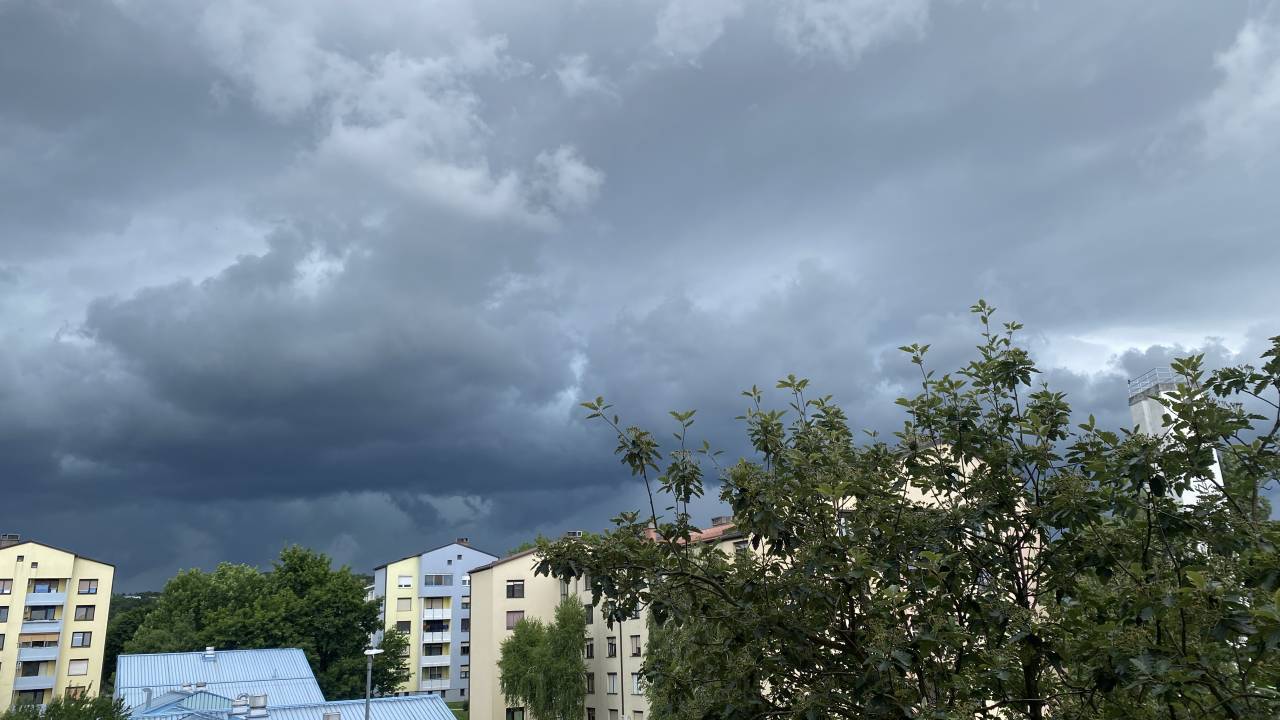 Izdano vijolično opozorilo za Podravje, ponekod že padala toča