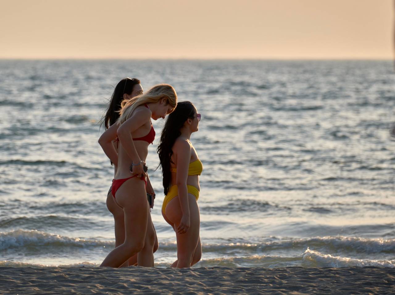Rožni venec v torbo za na plažo? Hrvaški katoliški portal delil sedem nasvetov za vernike na dopustu